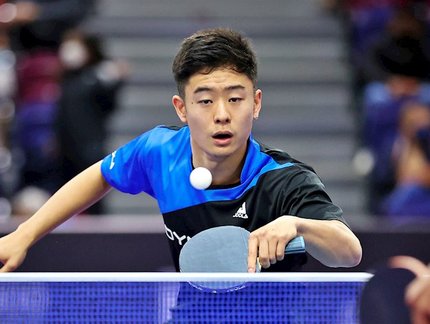 Carlos Ishida faz grande partida e avança na fase de qualificação do WTT Feeder da República Tcheca