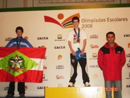 CAMPEÃO DAS OLIMPÍADAS ESCOLARES SONHA ALTO