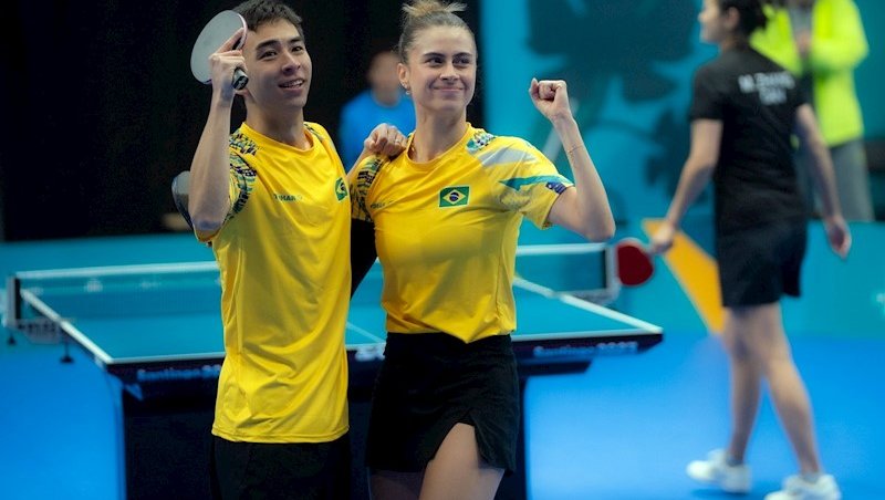 Vitor e Bruna comemoram vaga de duplas mistas em P