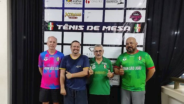 Pódio Veterano 40+: 2º Rogério / 1º Rafael / 3º Va