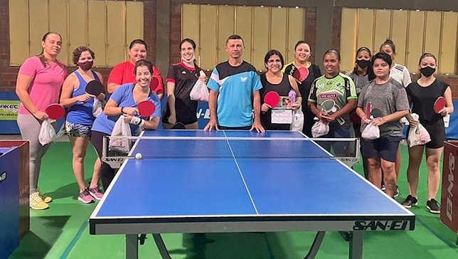 Presidente da FTMP, Jadelson Ribeiro, e as mulhere