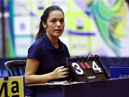 Na sala, no ginásio, na Arena: a história da árbitra Camila Leite