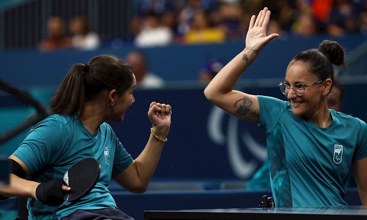 Cátia Oliveira e Joyce Oliveira comemoram vitória