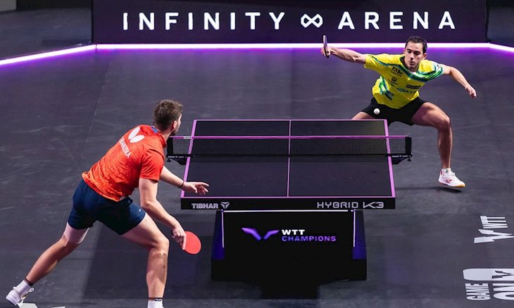 Hugo Calderano em ação em partida da WTT. Foto: WT
