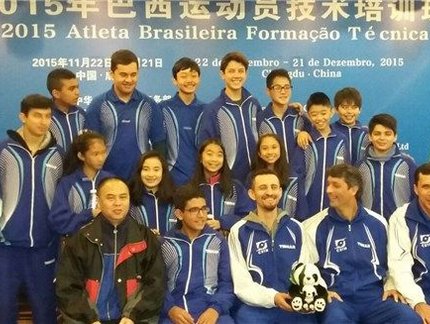 Na sede da melhor seleção do mundo, equipe brasileira de base aprova treinamentos