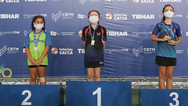Pódio da categoria pré-mirim, com Alice Jacinto na