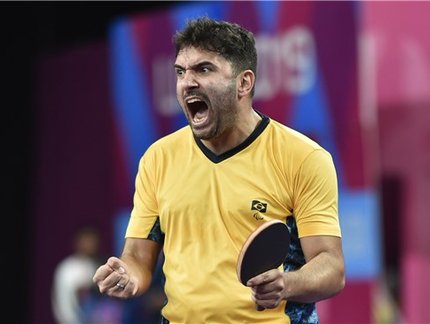 Carlos Carbinatti e Luiz Felipe Manara comemoram o ouro por equipes conquistado na Copa Paralímpica da Costa Rica