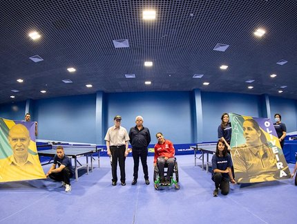 Biriba e Cátia Oliveira são homenageados com bandeirões no TMB Platinum