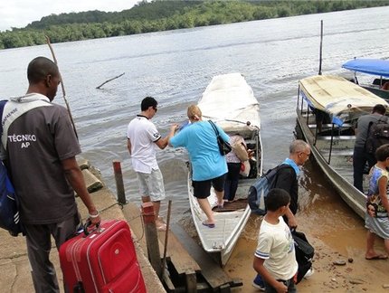 Atletas cruzam a floresta amazônica para disputar competição