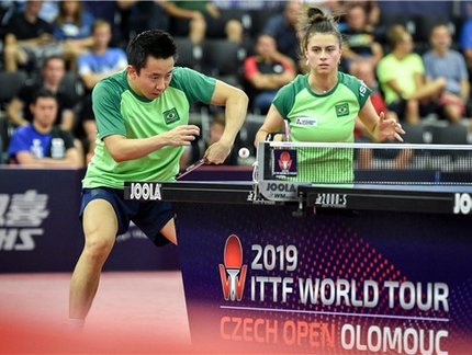 Tsuboi e Bruna conquistam bronze nas duplas mistas e Calderano está nas quartas do individual na República Tcheca