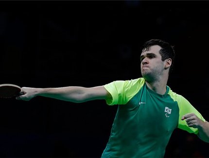 Jogos Paralímpicos: Histórico! Israel Stroh supera 'trauma', bate chinês e está na primeira final individual da história do Brasil no tênis de mesa pa