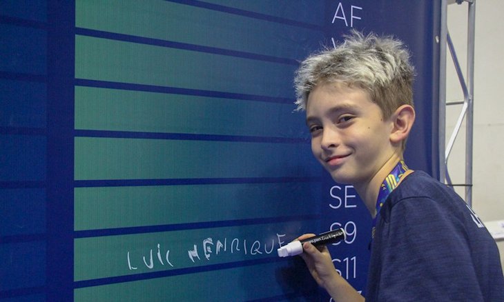 Luis Ferreira assina o Mural dos Campeões do TMB P