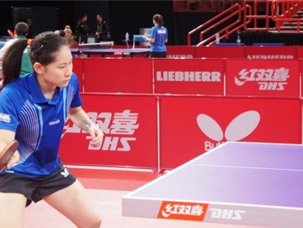 Caroline Kumahara vence Top 100 do mundo e segue no Torneio Individual