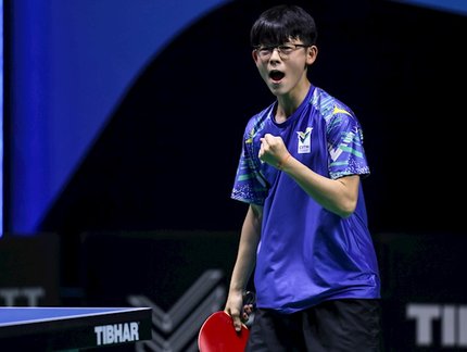 Mais um título para a conta! Leonardo Iizuka é o grande campeão do Sub-19 do WTT Youth Contender Senec, na Eslováquia