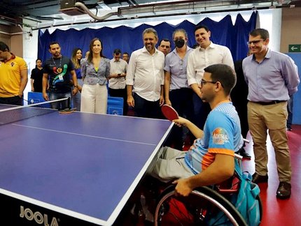 Ana Moser realiza a primeira visita a um espaço de tênis de mesa como ministra do Esporte