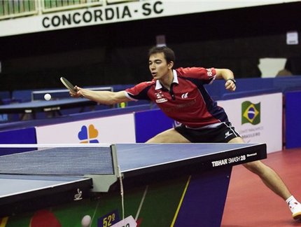 Hugo Calderano sobe para a sexta colocação no ranking mundial de tênis de mesa