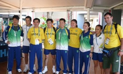 DIVERSOS VEÍCULOS DE IMPRENSA COM O TENIS DE MESA