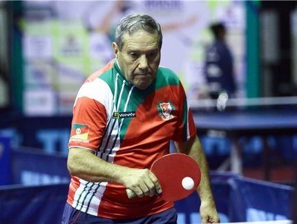 Aos 78, vovô do ping-pong segue ganhando tudo no tênis de mesa