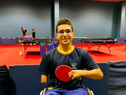 Da mesa improvisada ao sonho paralímpico: conheça Ryan, atleta da classe 3