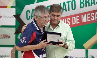 Presidente Alaor Azevedo destaca a paixão de Maurício Kobayashi pela modalidade: ‘Era casado com o tênis de mesa’