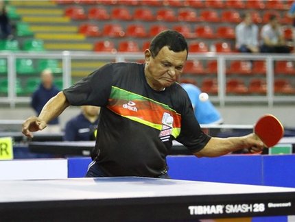Campeonato Brasileiro: Atleta-artesão produz raquetes nas arquibancadas e ganha títulos na mesa