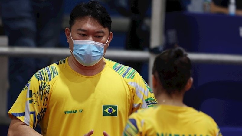 Hideo Yamamoto orienta Laura Watanabe nos Jogos Pa
