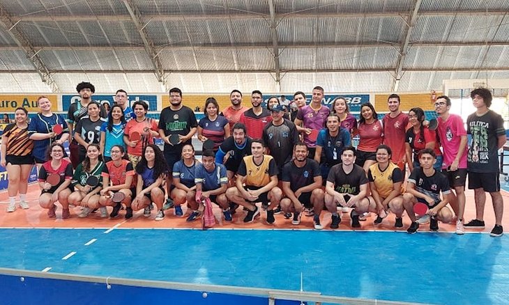 Alunos reunidos para a disputa da competição. Foto