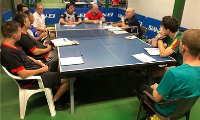 Técnico francês campeão mundial ministra curso para mesa-tenistas no Rio Grande do Sul
