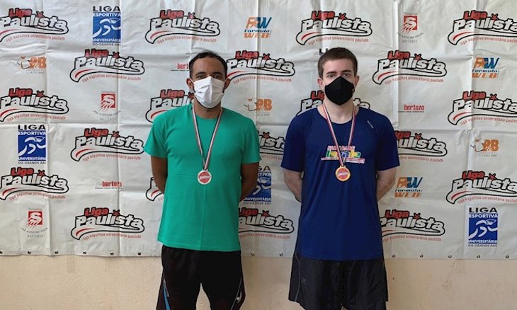 Pódio com os finalistas da Liga Esportiva Universi
