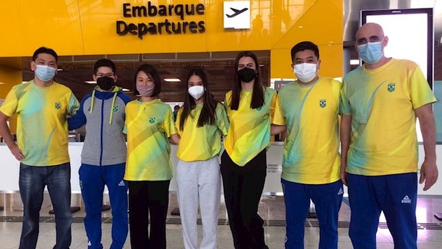 Delegação brasileira que segue viagem na noite des