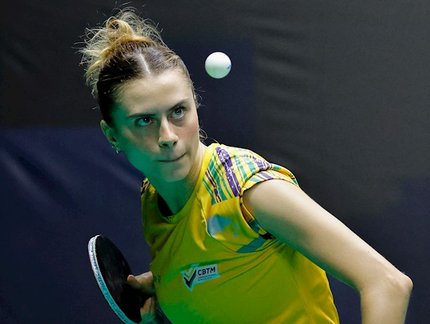 Bruna Takahashi vence duelo brasileiro na estreia do individual e avança às oitavas de final do WTT Contender Rio de Janeiro