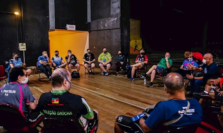 Técnicos discutiram propostas para o tênis de mesa