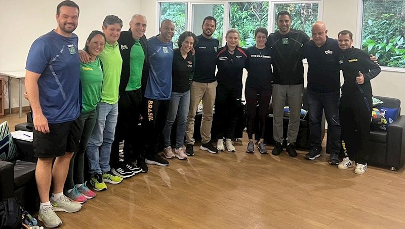 Treinadores e gestores reunidos após a primeira re