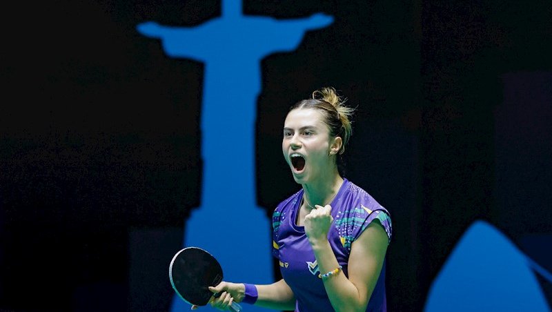 Bruna Takahashi encara a alemã Franziska Schreiner