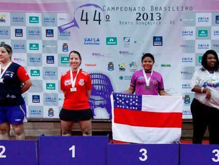 Jennyfer Parinos conquista o título brasileiro pela primeira vez na Classe 9