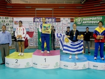 GENIFER CONQUISTOU TRÊS OUROS EM SEU PRIMEIRO SULAMERICANO
