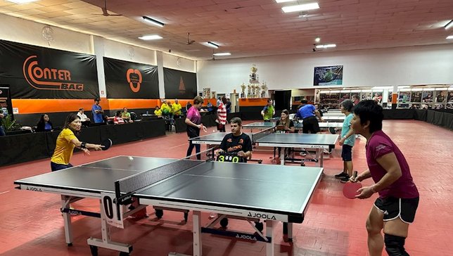 Mesa-tenistas da melhor idade jogam em Jahu (Foto: