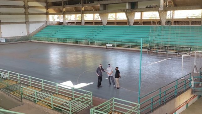 Presidente Renato Belisário conversa com os dirige