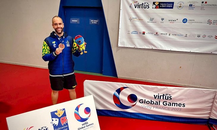 Thiago Gomes celebra medalha de bronze em Lima