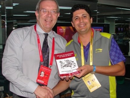 LIVRO BRASILEIRO DIVULGADO NO MUNDIAL