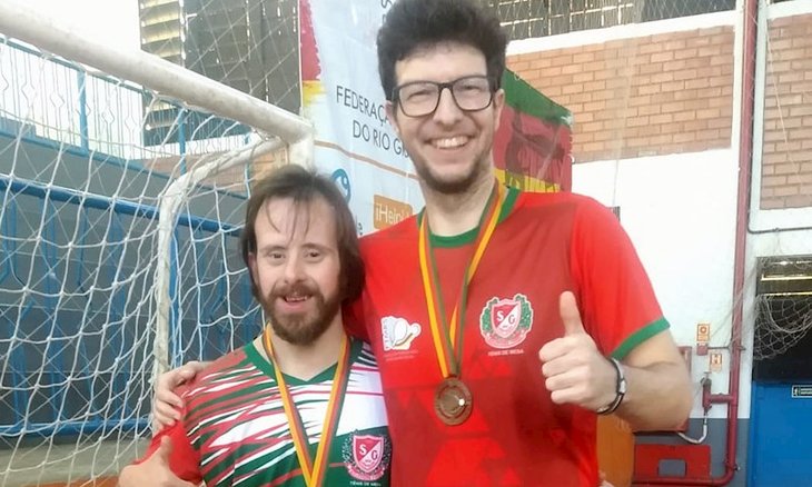 Romano (E) se divertiu, fez novas amizades e envio