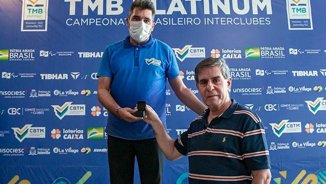 Ricardo Kurdoglian ao lado do presidente da CBTM, 