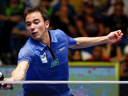 Hugo Calderano vence duelo brasileiro na estreia e vai enfrentar sul-coreano que surpreendeu o mundo em 2019
