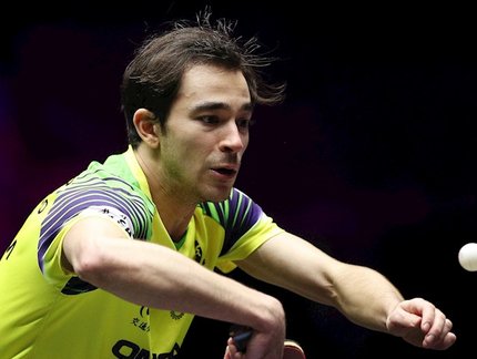Hugo Calderano vence o alemão Dimitrij Ovtcharov por 3 sets a 1 e avança às quartas de final do WTT Champions Macau
