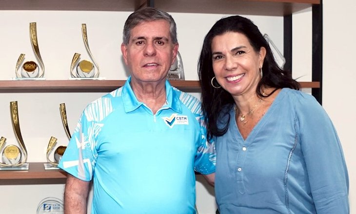 Acompanhada do presidente Alaor Azevedo, Ana Laura