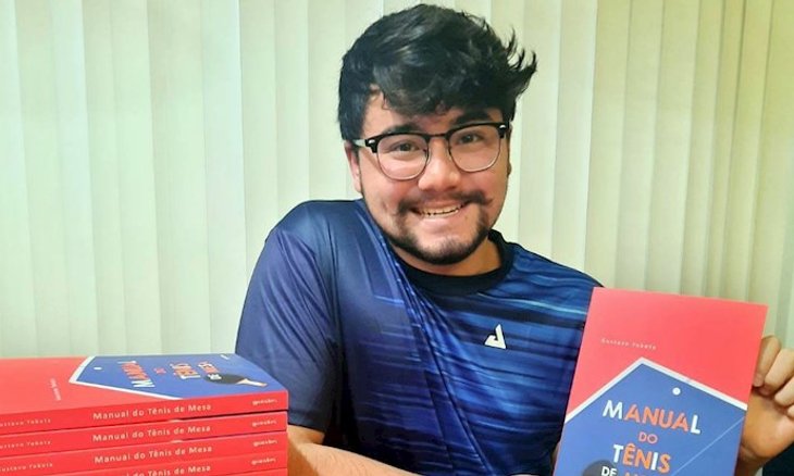 Das mesas às páginas no papel: Gustavo Yokota lançou livro sobre o tênis de mesa para contribuir com o crescimento do esporte