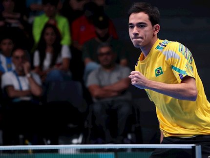 De virada, Hugo Calderano bate alemão Dimitrij Ovcharov e avança às quartas de final do WTT Champions Chongqing