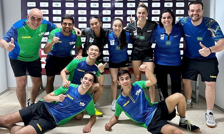 Equipes feminina e masculina comemoram a vaga. Fot