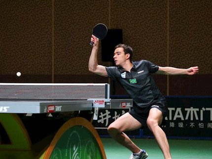 Hugo Calderano e Bruna Takahashi vencem na estreia e avançam às oitavas de final do WTT Contender Tunes