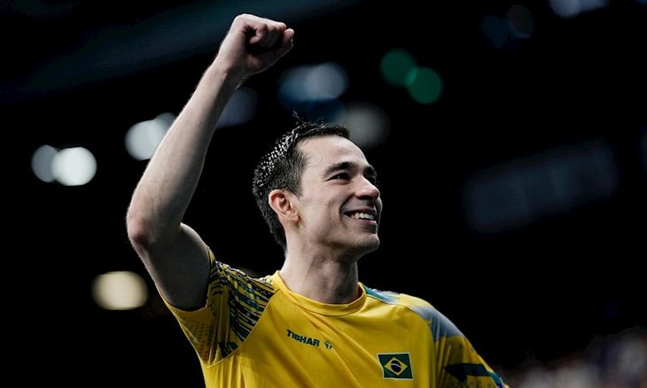 Hugo comemora vitória contra o francês Alexis Lebr